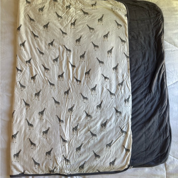 Kyte BABY Cream and Gray Giraffe Blanket - Picture 2 of 5
